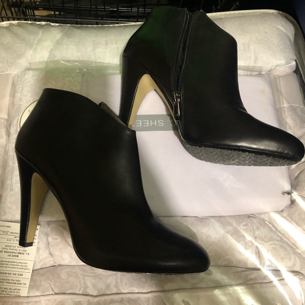 Adrienne Vittadini black booties Sz9